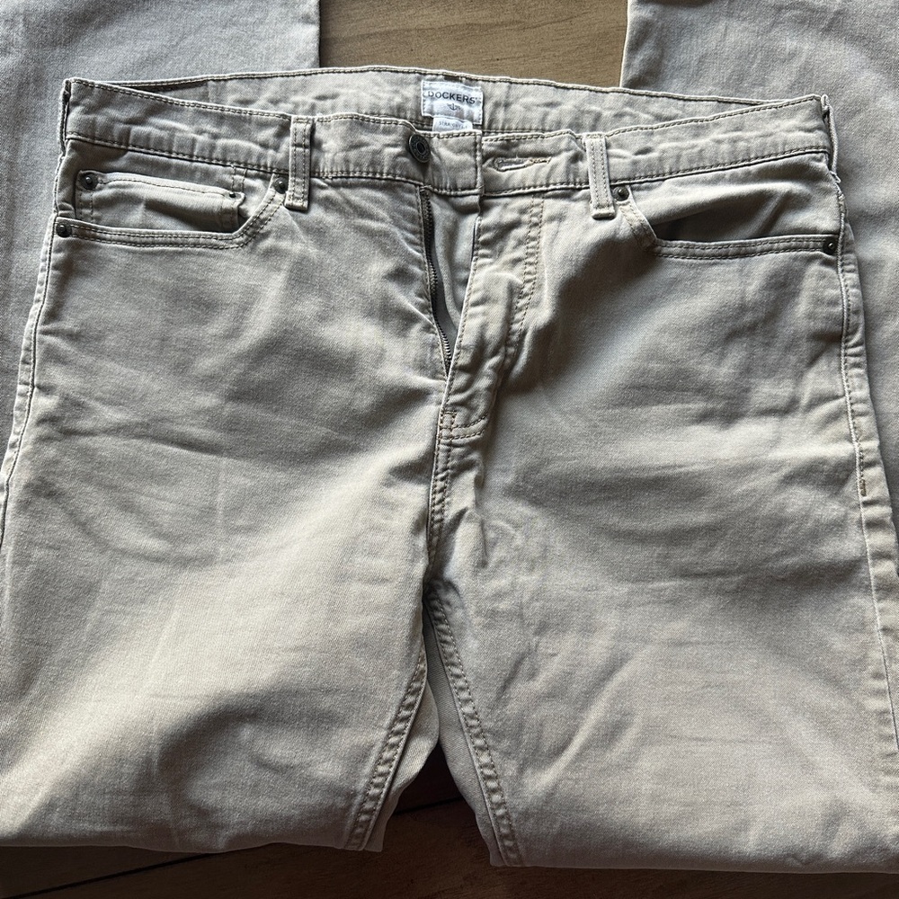 Men's khaki Jeans dockers straight fit W34 L 32